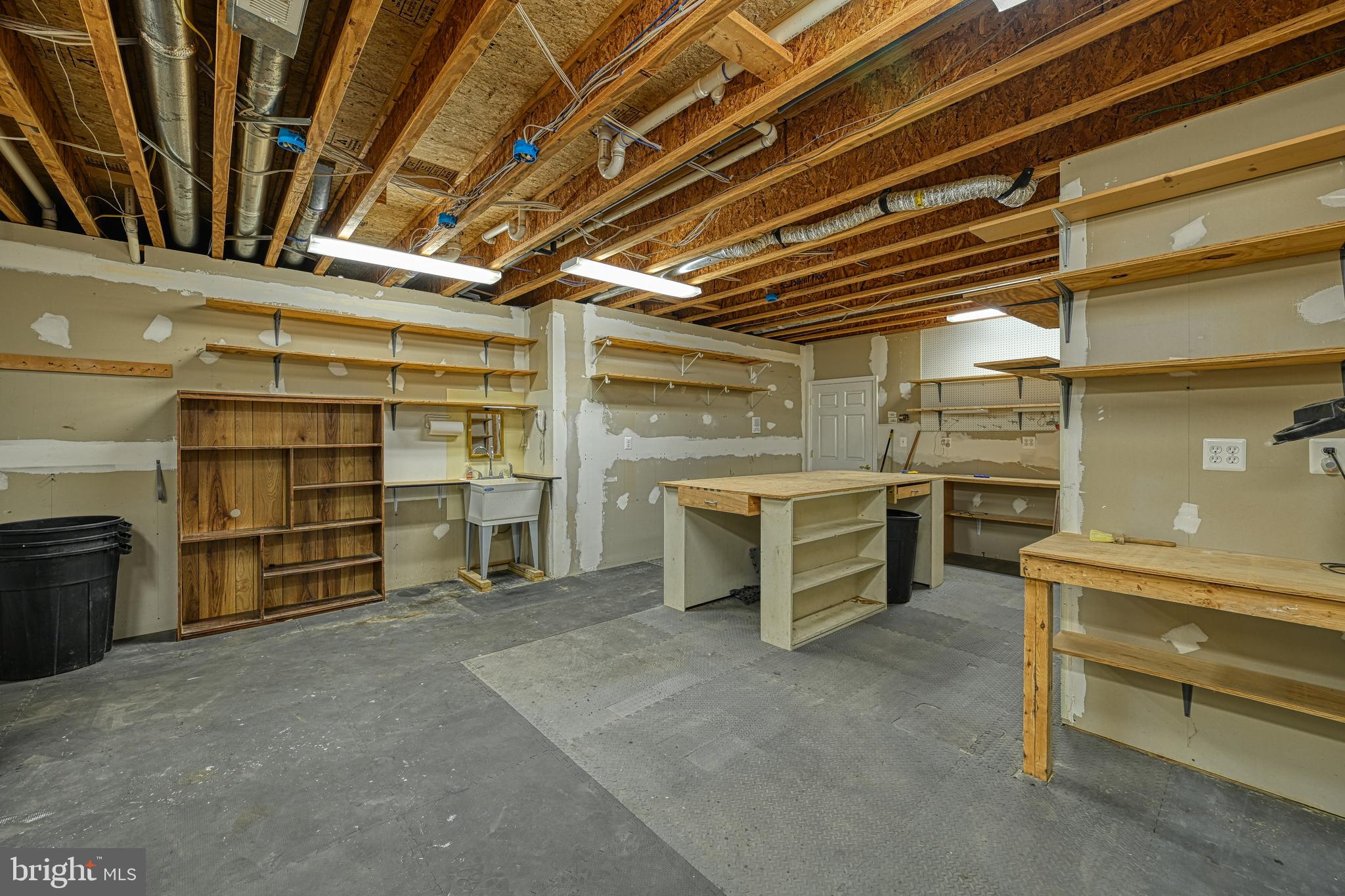 401 Laurelwood Dr