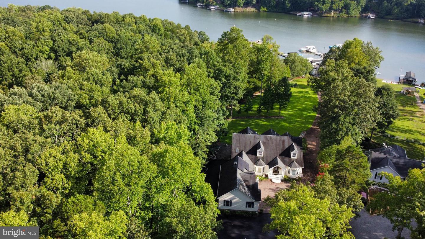 401 Laurelwood Dr