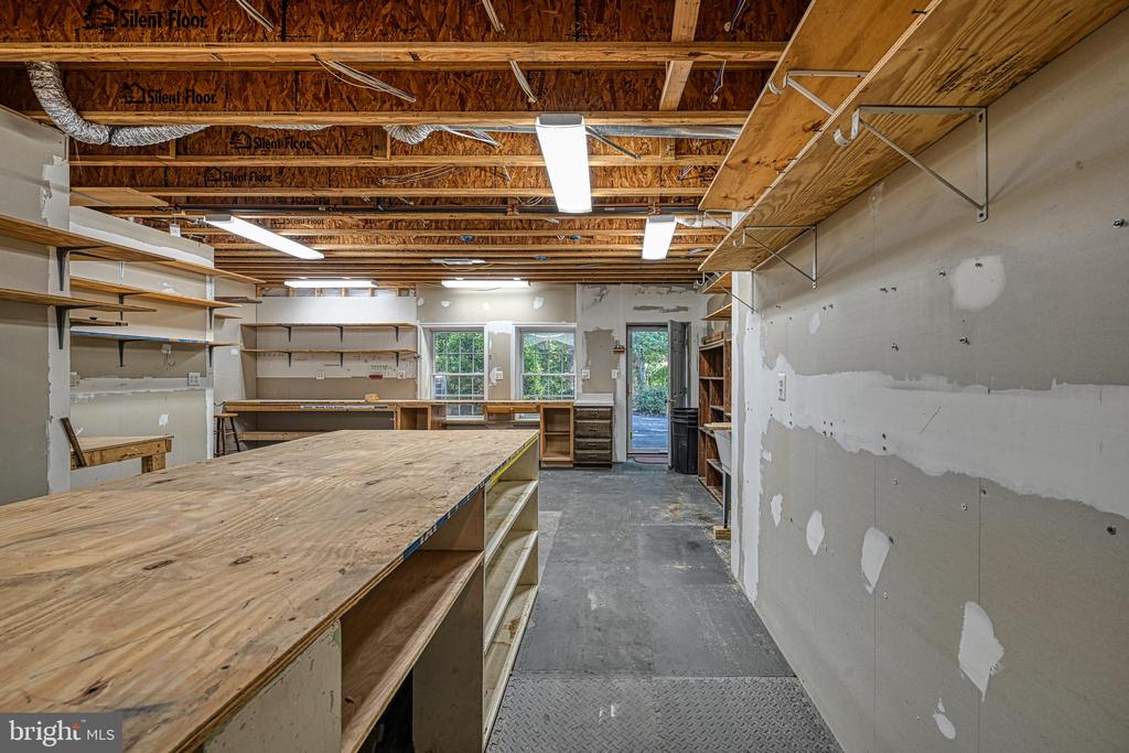 401 Laurelwood Dr
