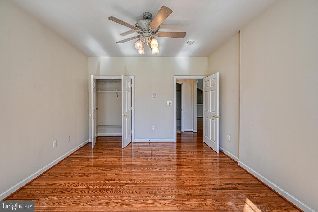 401 Laurelwood Dr