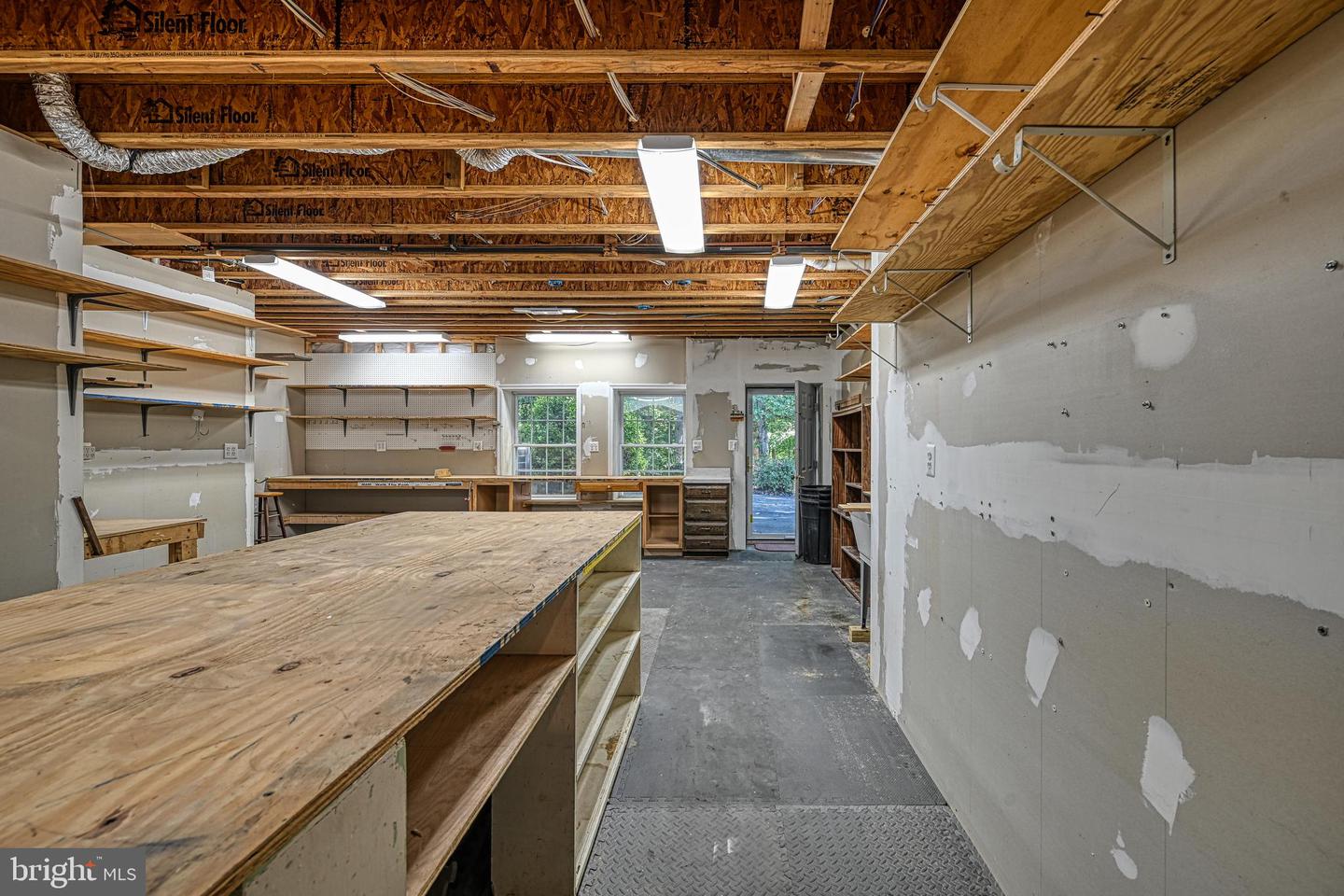 401 Laurelwood Dr