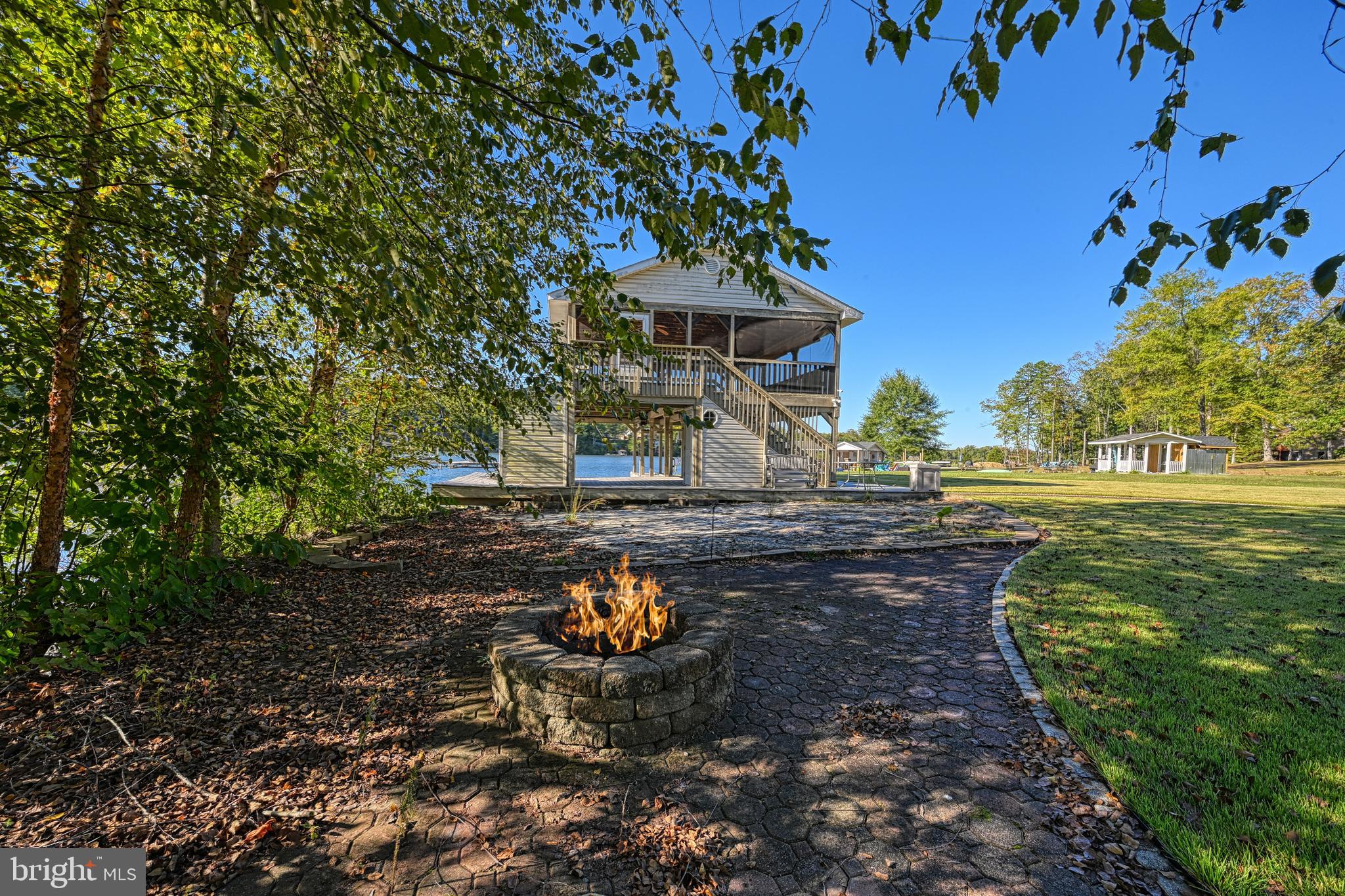 401 Laurelwood Dr
