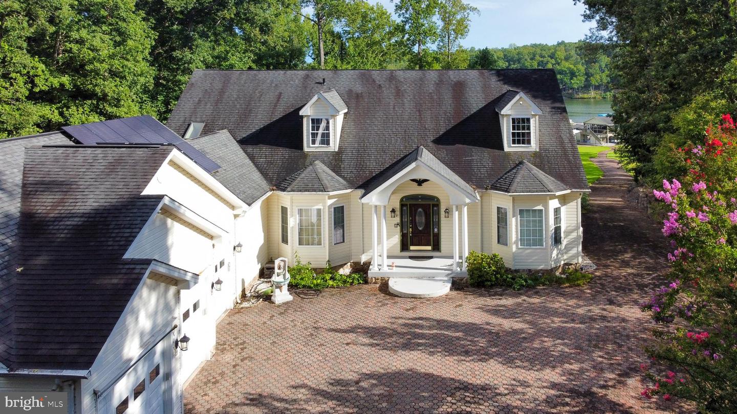 401 Laurelwood Dr