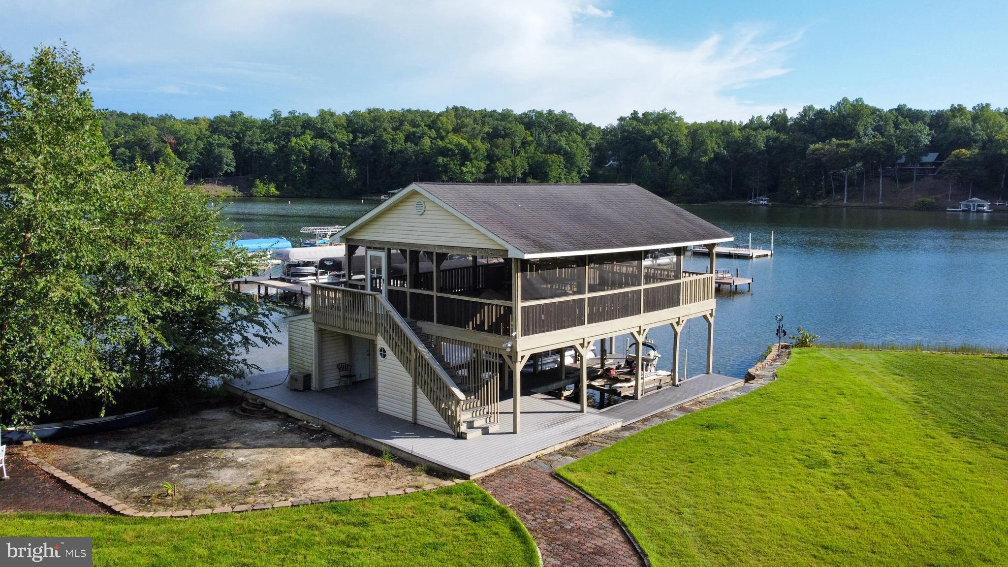401 Laurelwood Dr