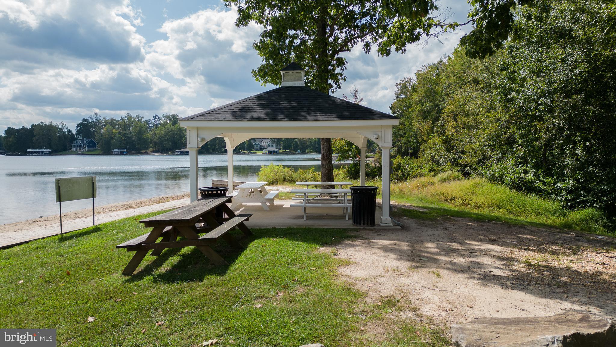634 Hemlock Loop