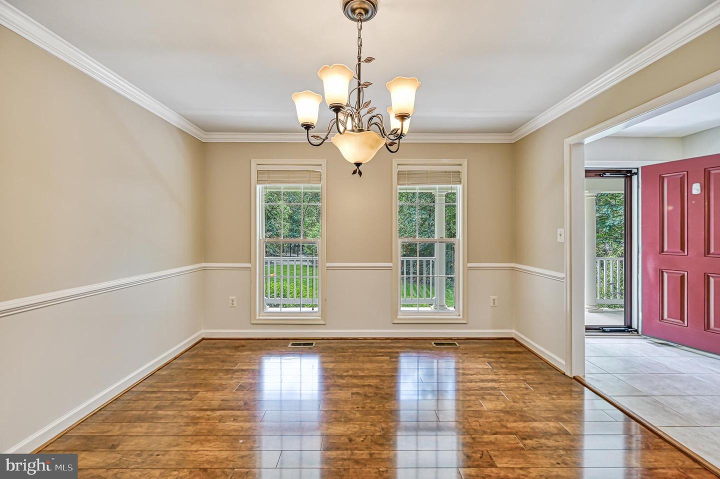 219 Oakwood Dr