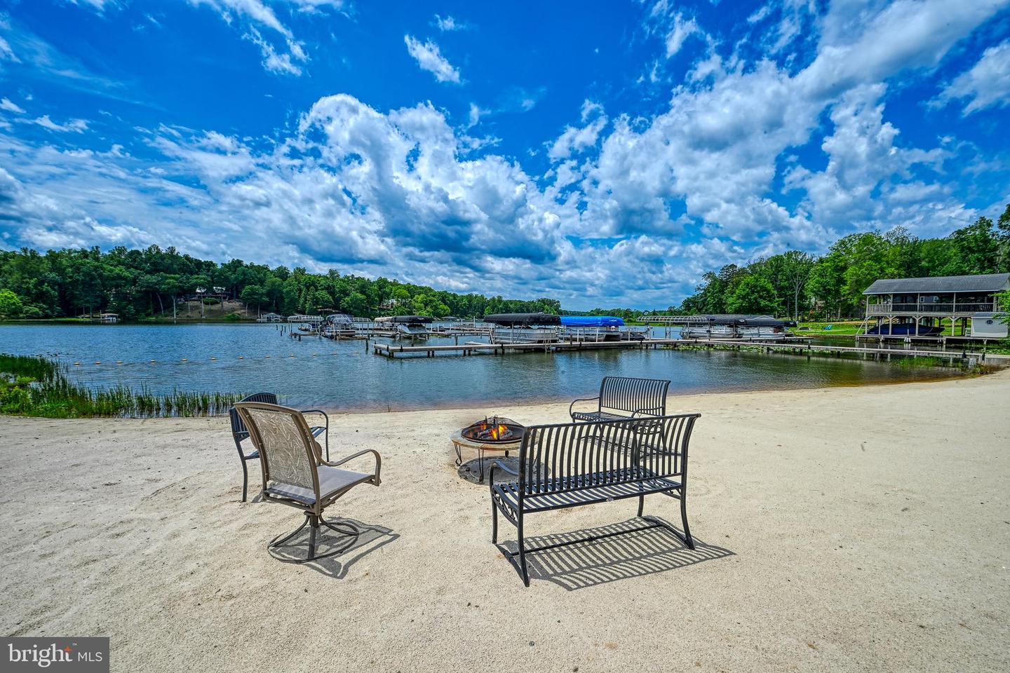 219 Oakwood Dr