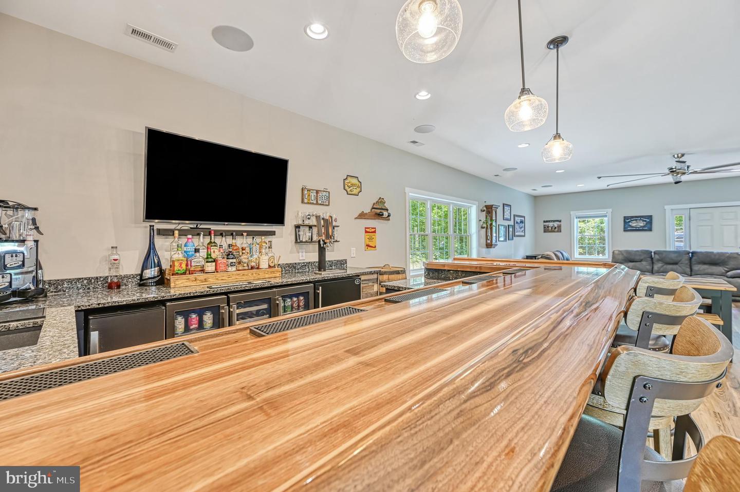 219 Oakwood Dr