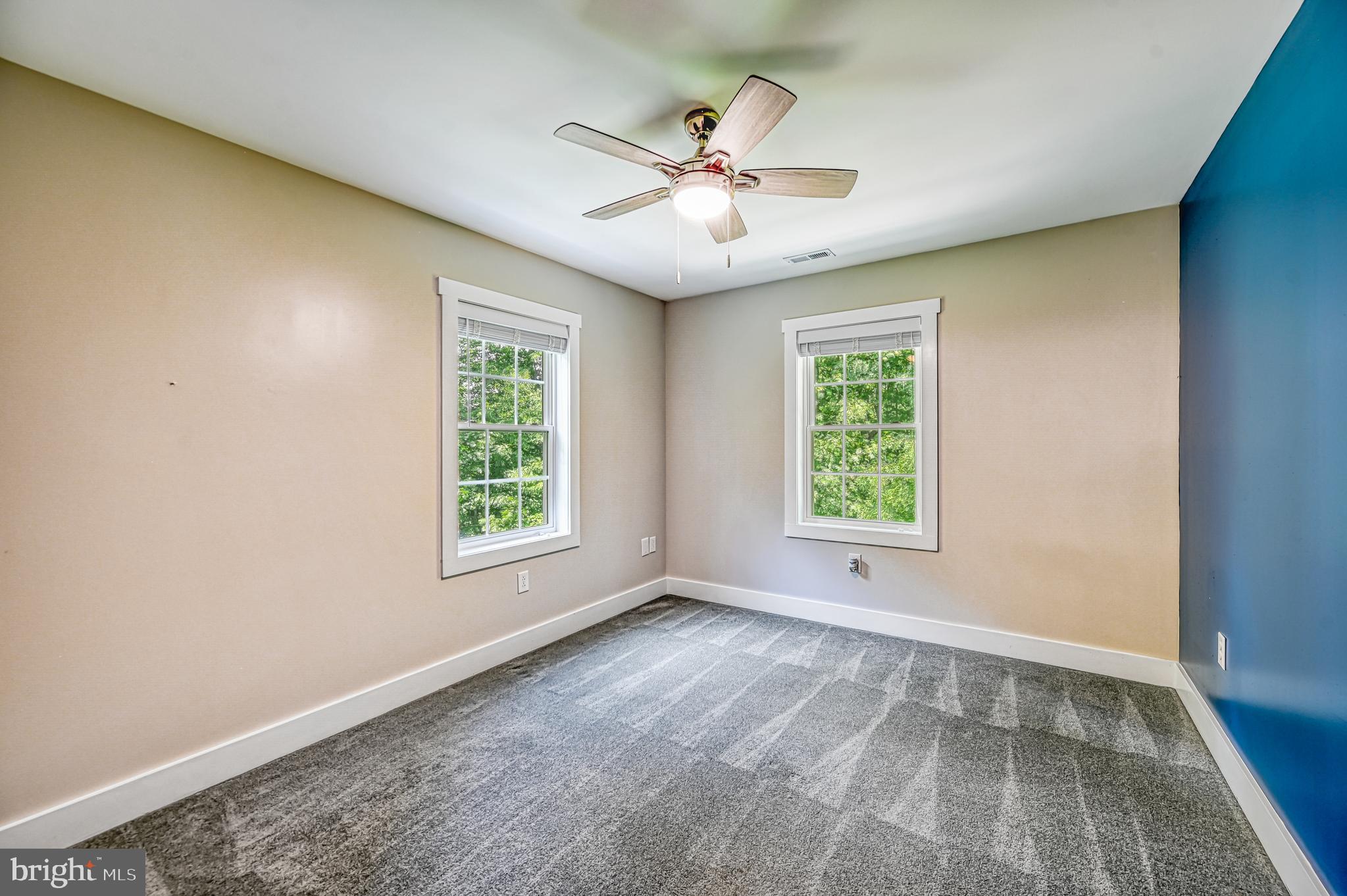 219 Oakwood Dr