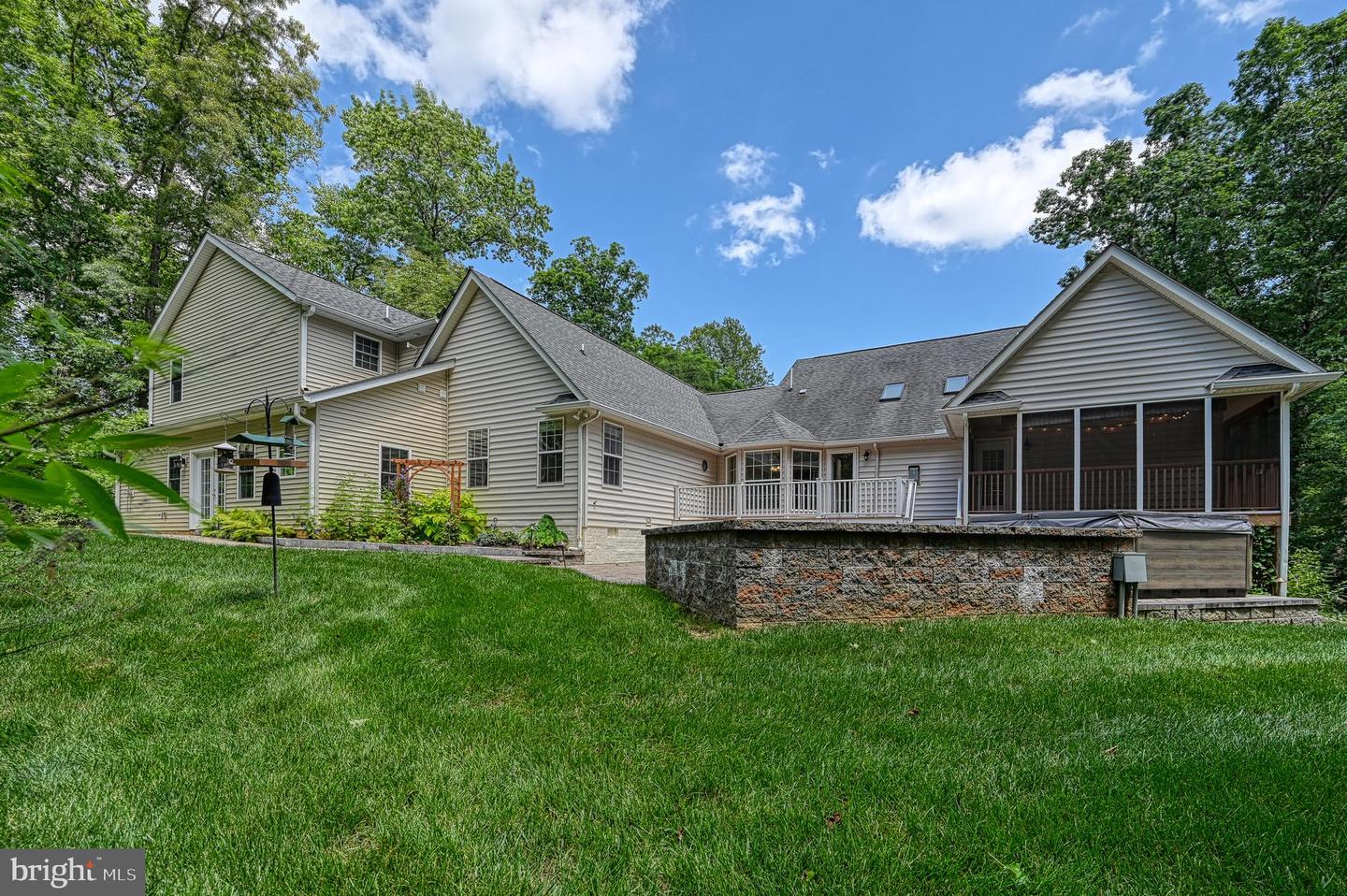 219 Oakwood Dr
