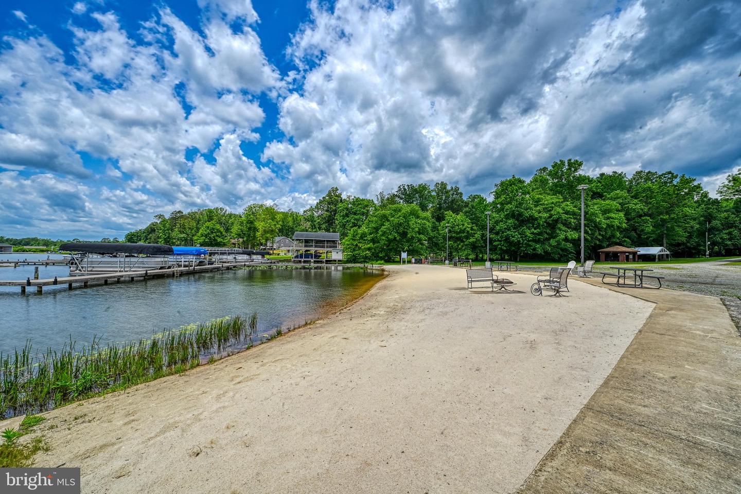 219 Oakwood Dr