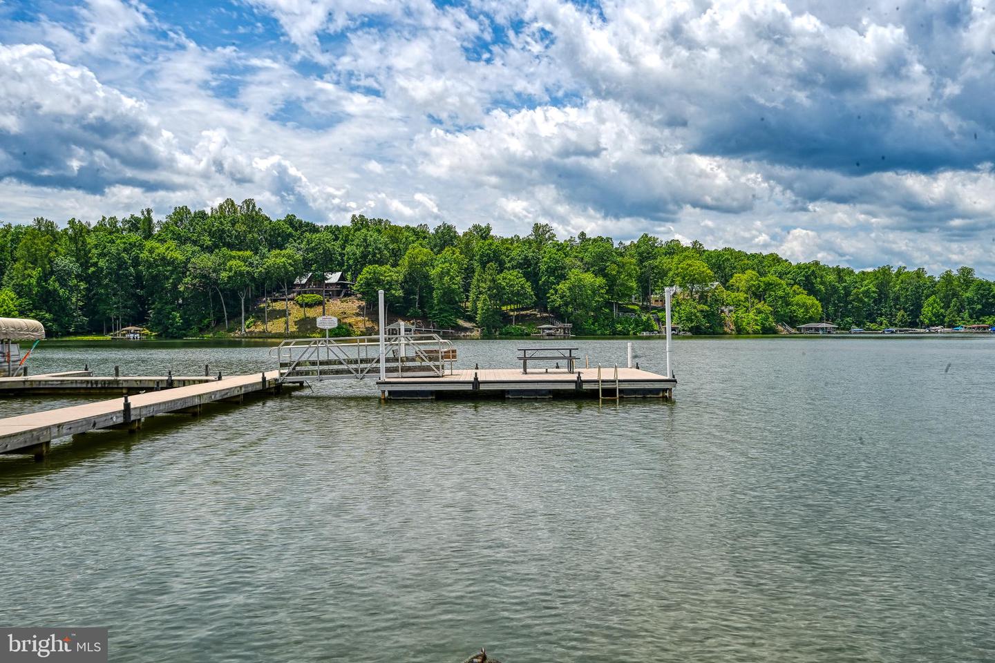 219 Oakwood Dr