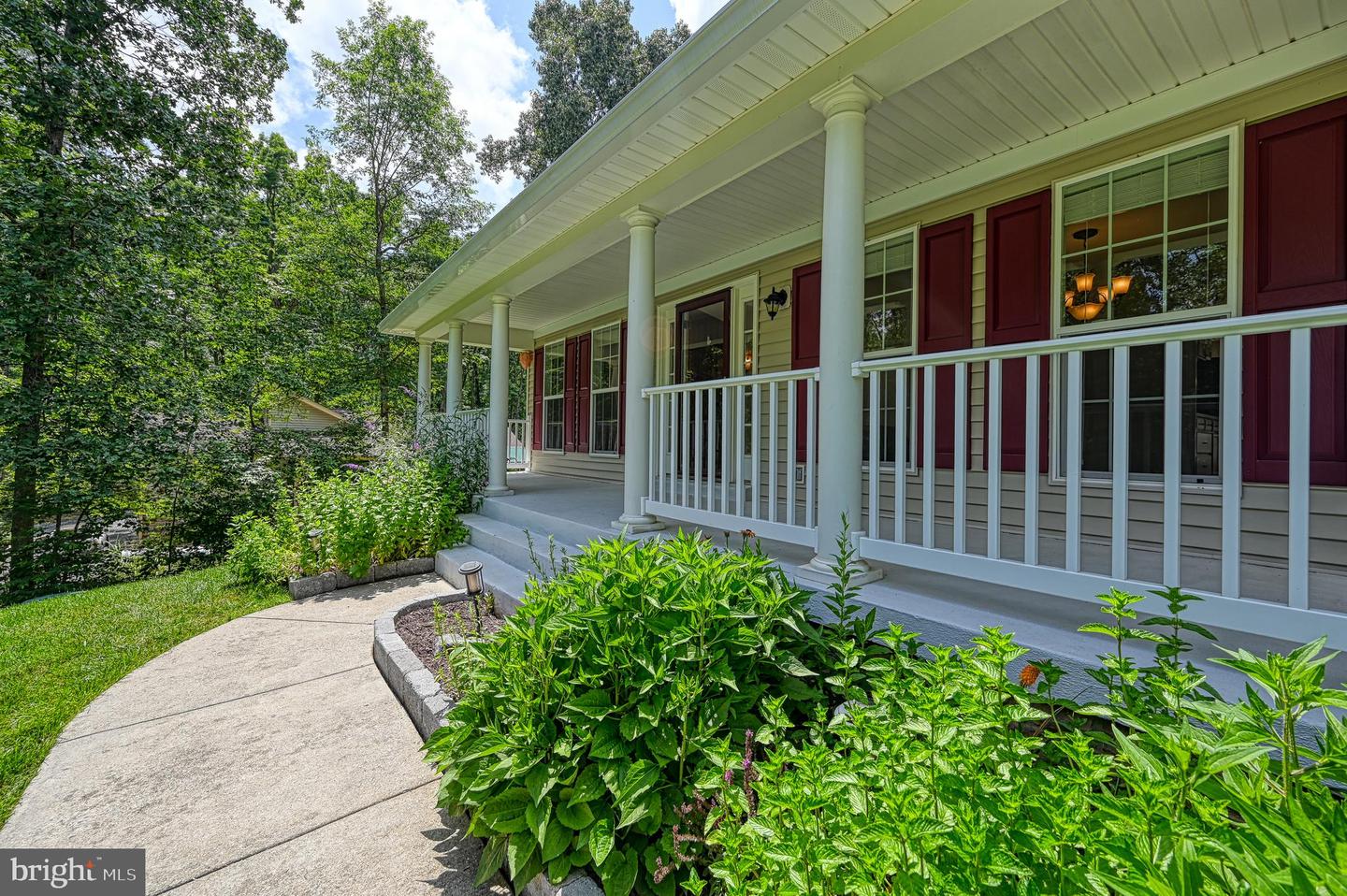 219 Oakwood Dr