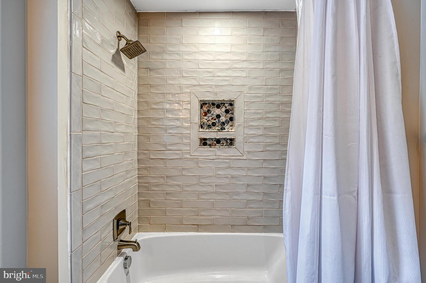 219 Oakwood Dr