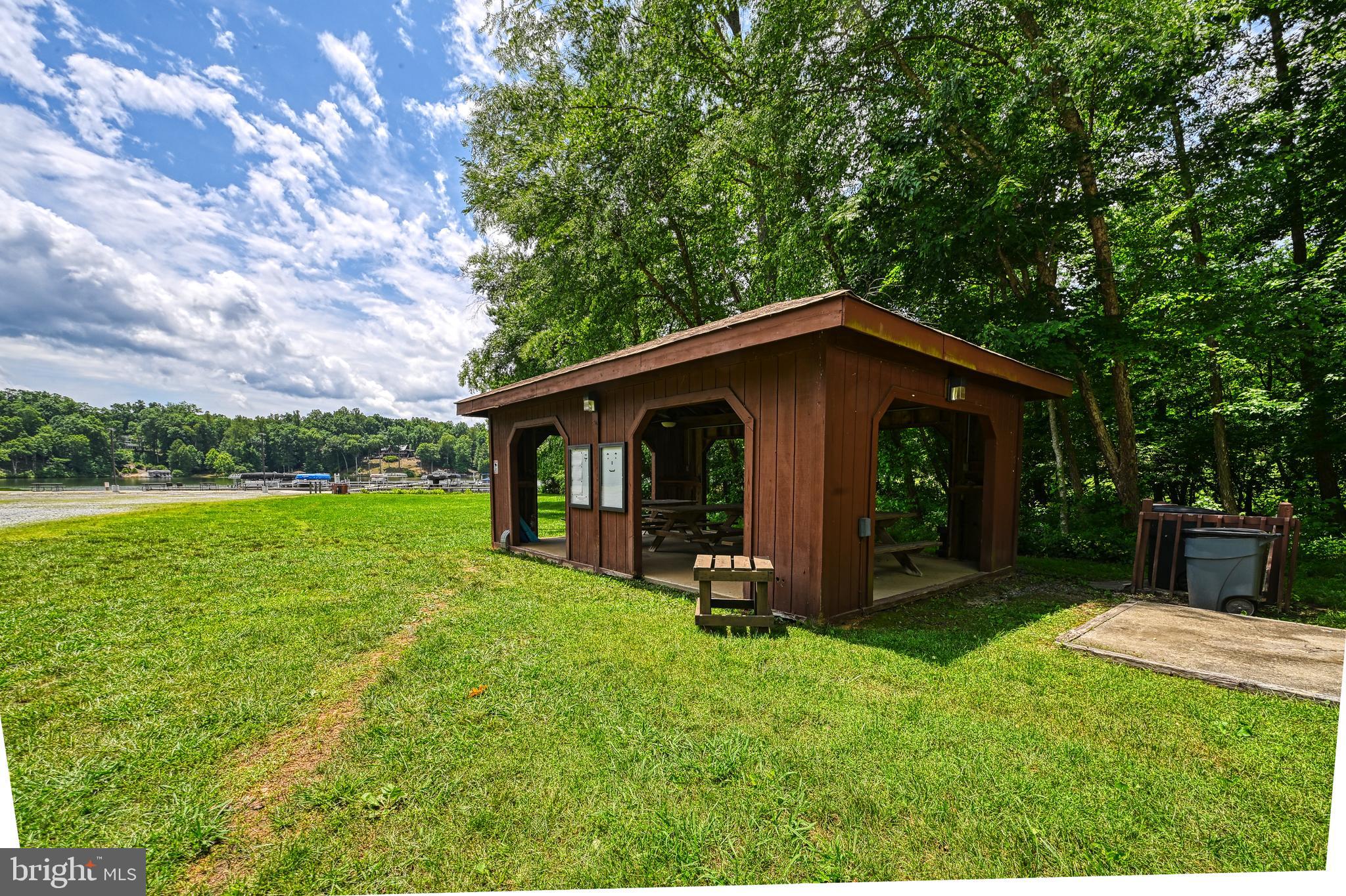 219 Oakwood Dr