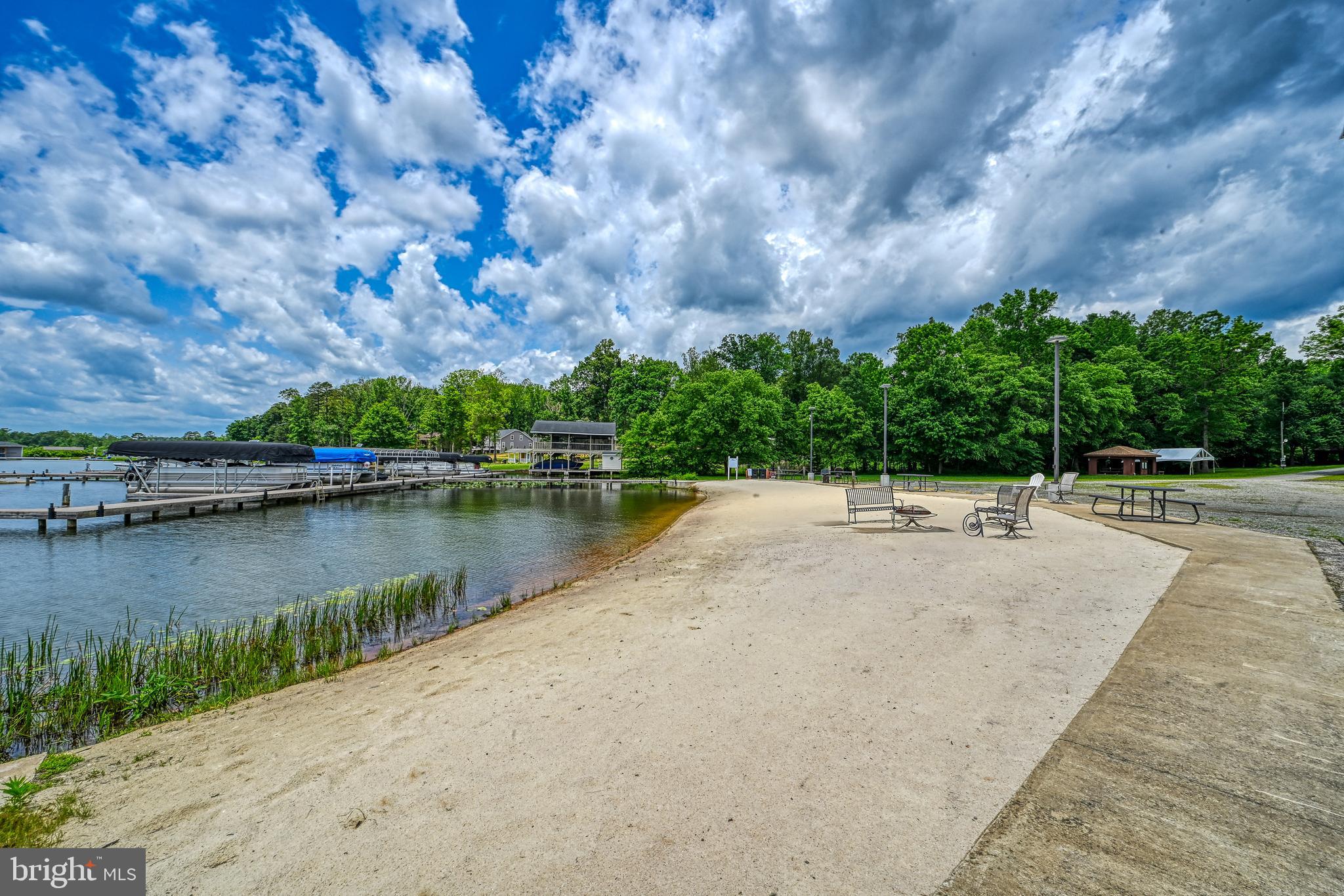 219 Oakwood Dr