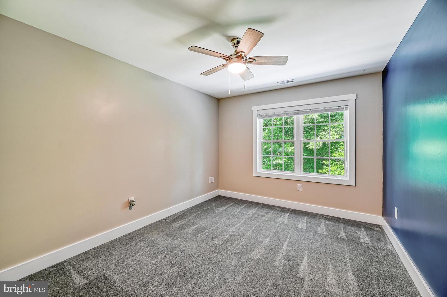 219 Oakwood Dr