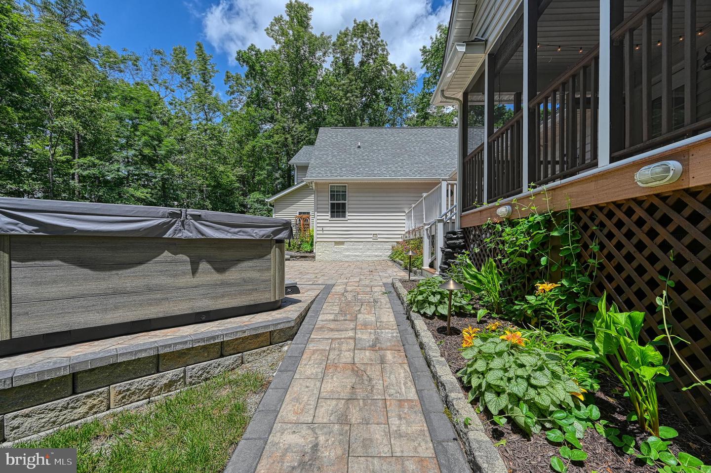 219 Oakwood Dr