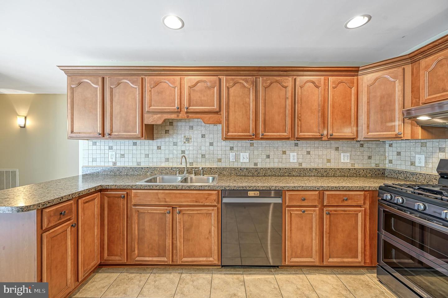 219 Oakwood Dr