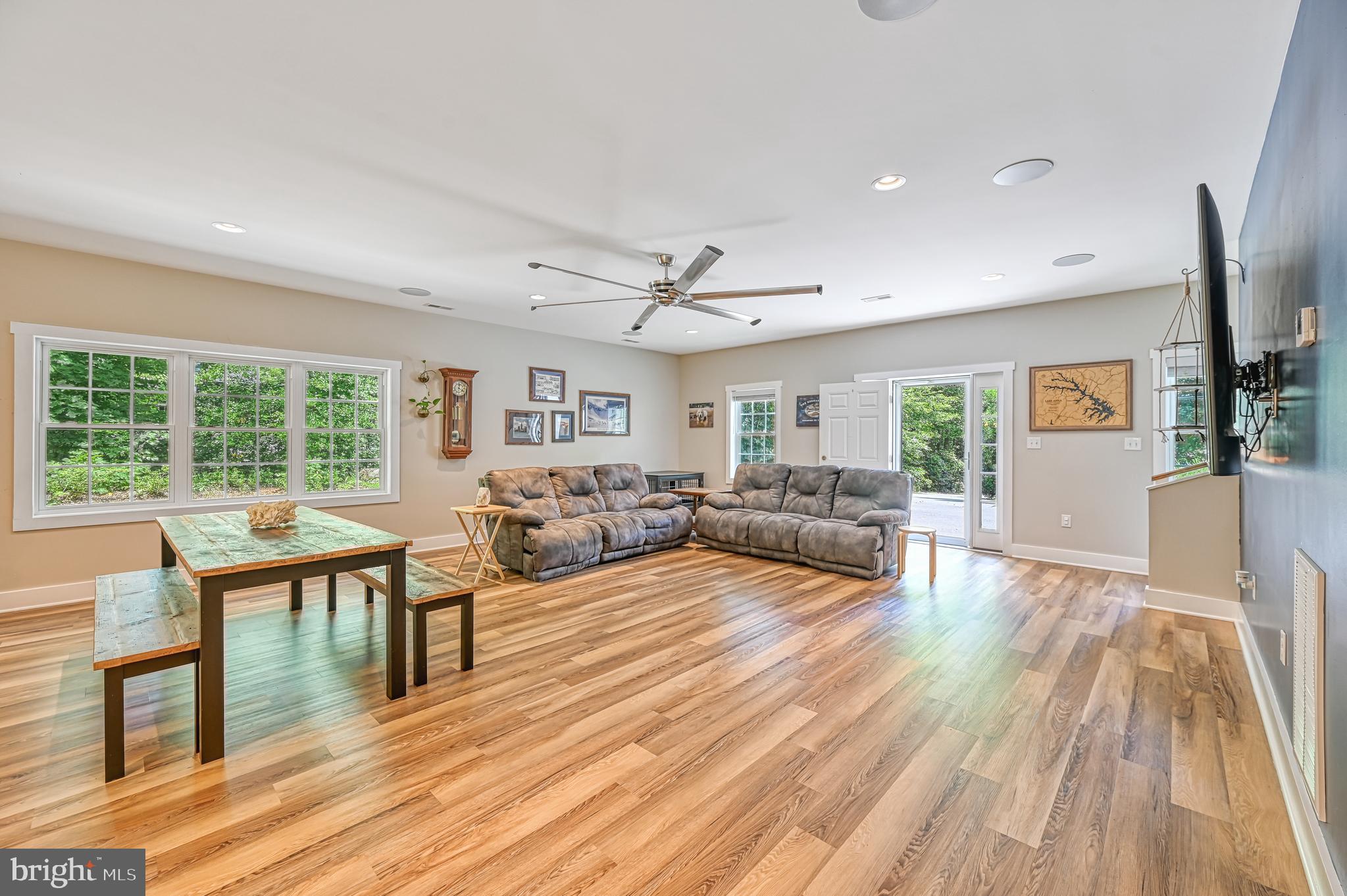 219 Oakwood Dr