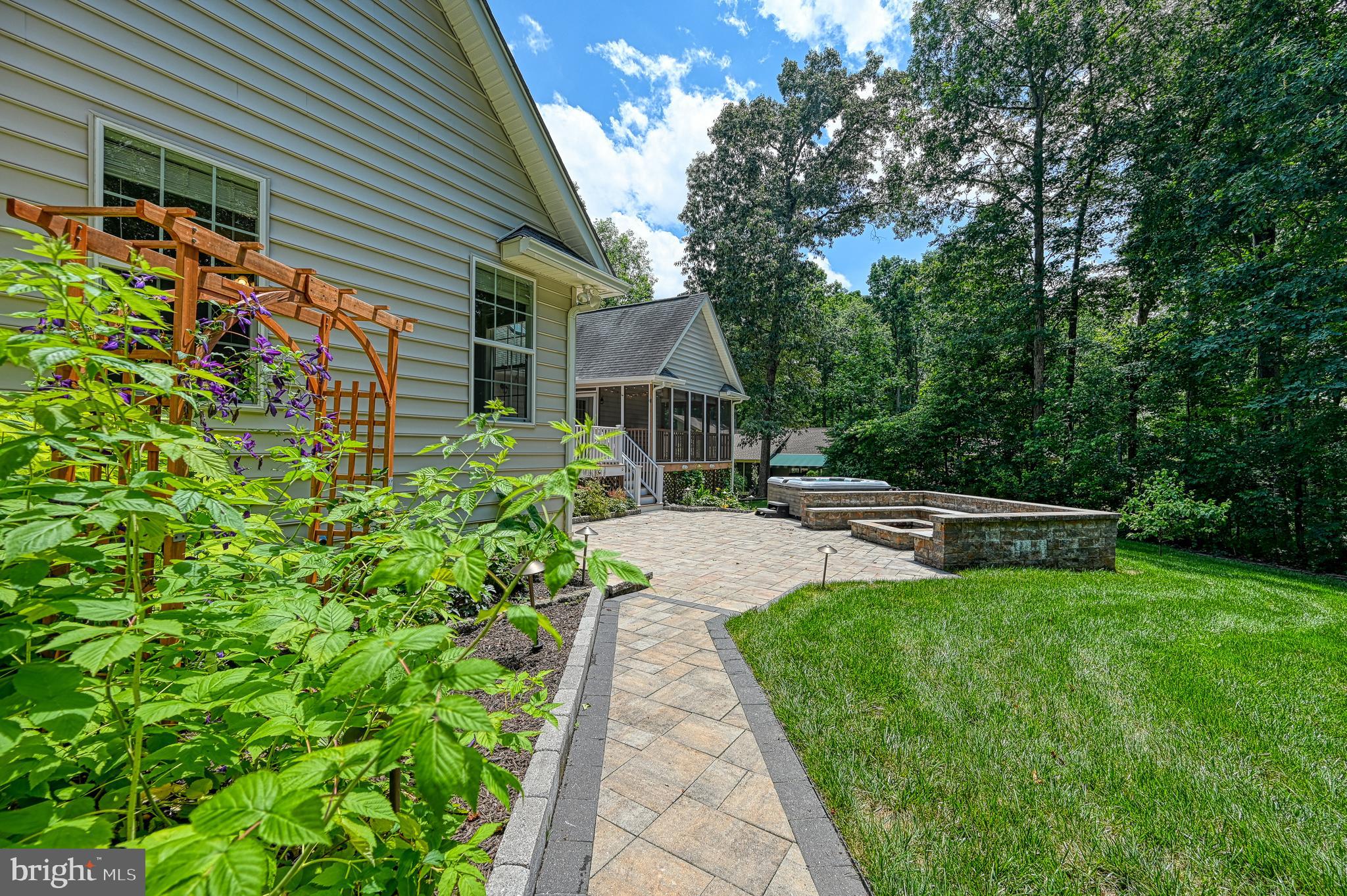 219 Oakwood Dr