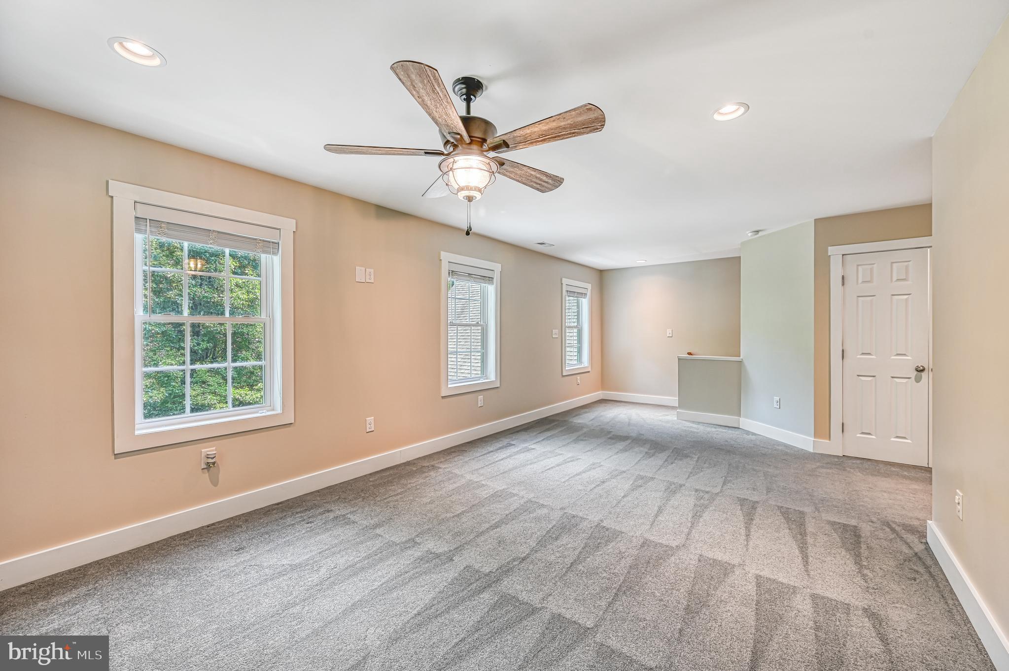 219 Oakwood Dr