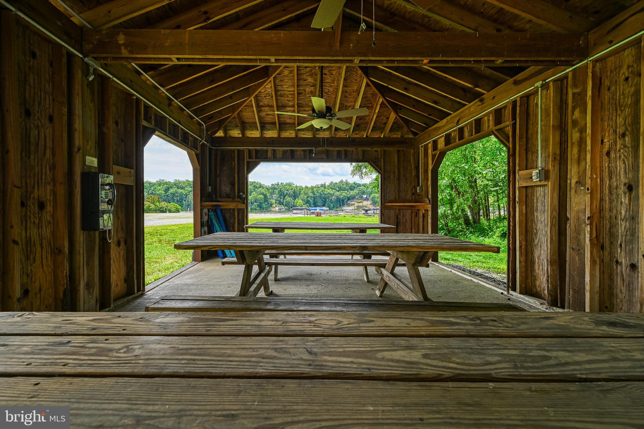 219 Oakwood Dr