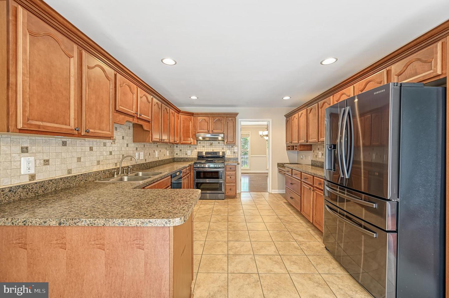 219 Oakwood Dr