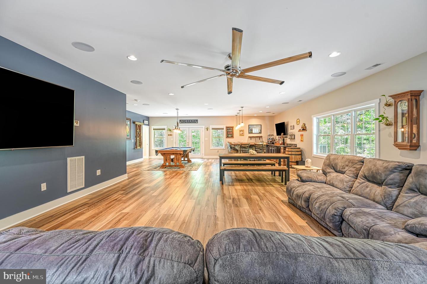 219 Oakwood Dr