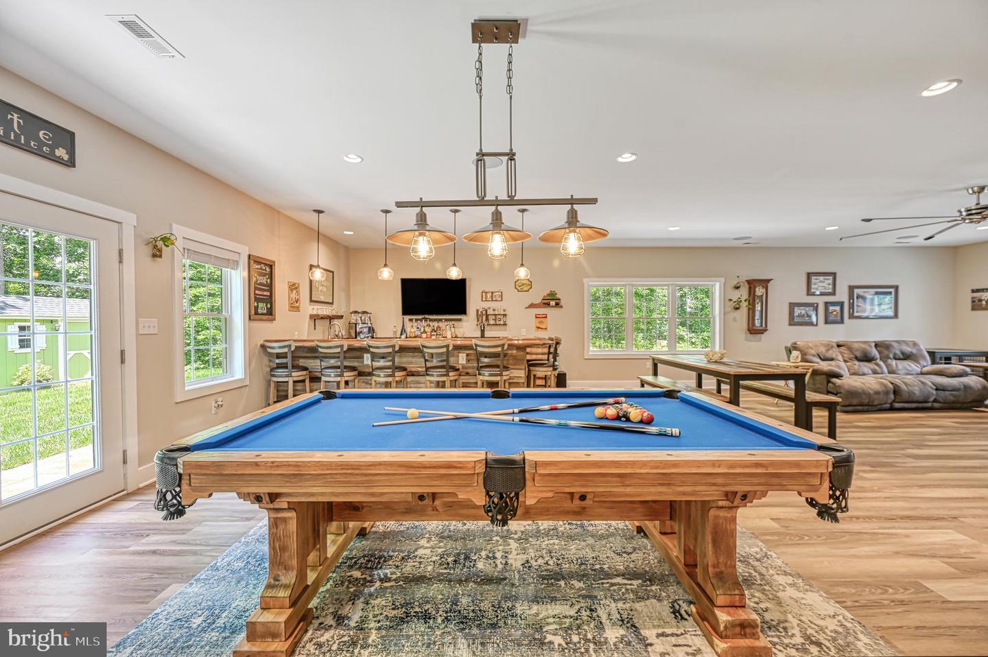 219 Oakwood Dr