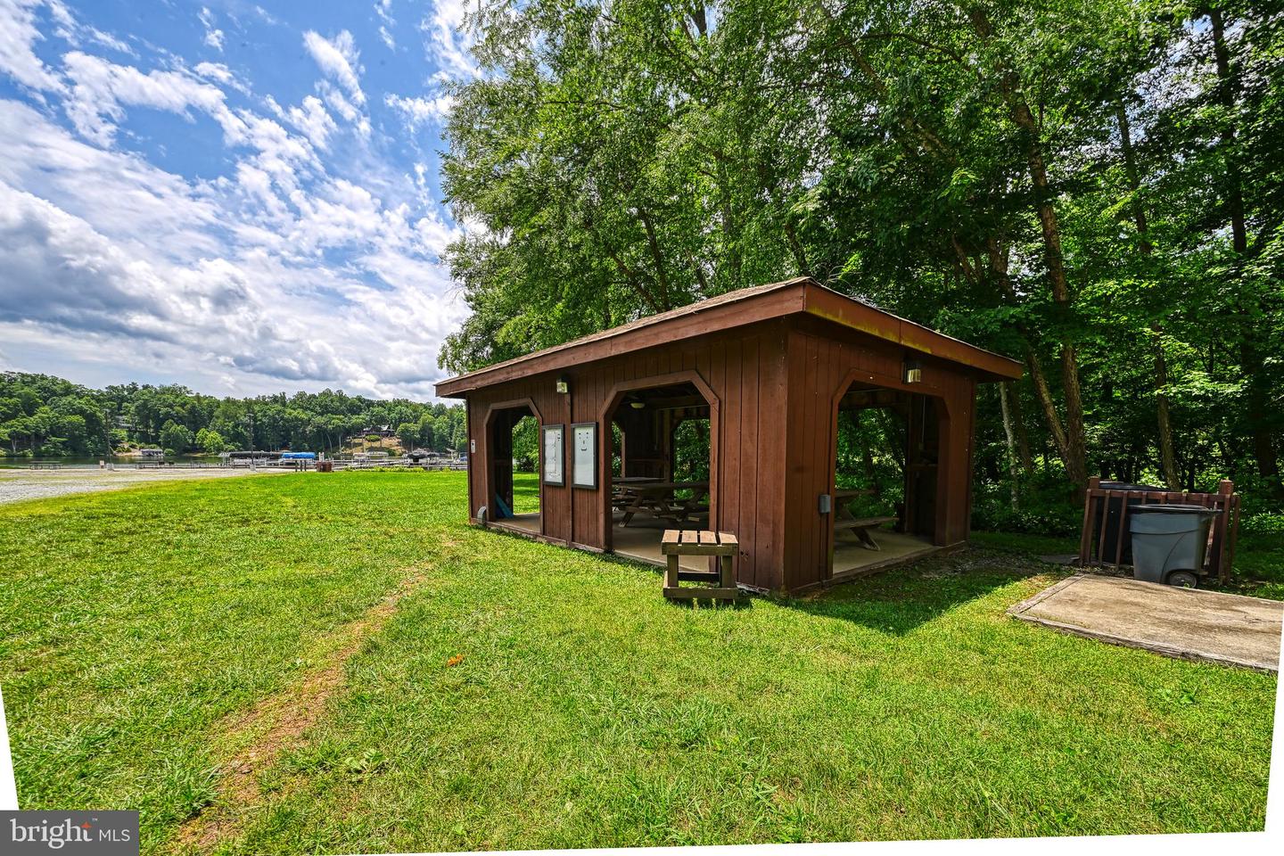 219 Oakwood Dr
