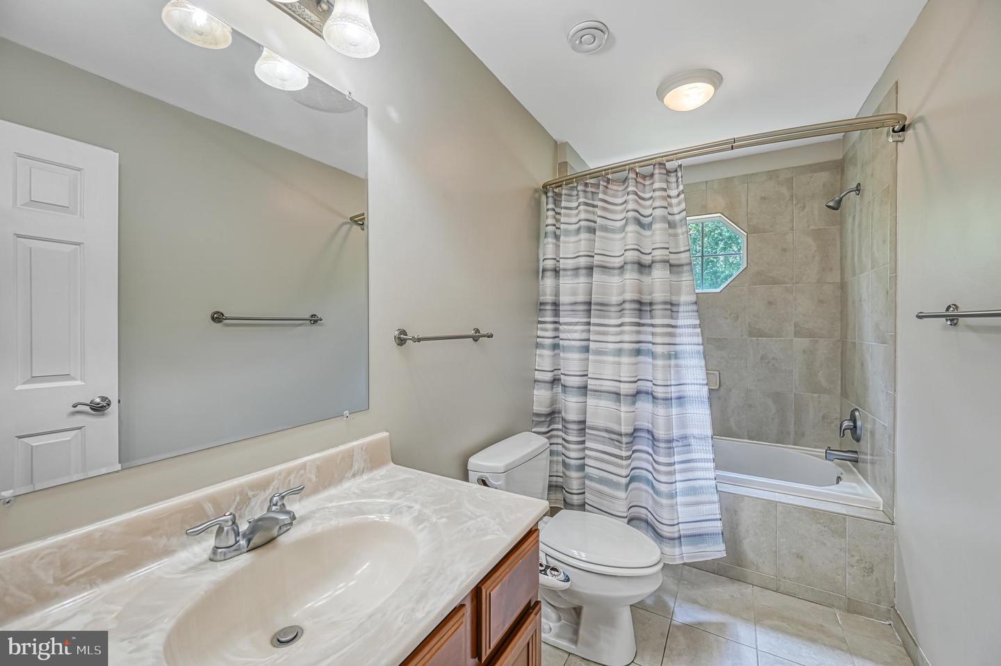 219 Oakwood Dr