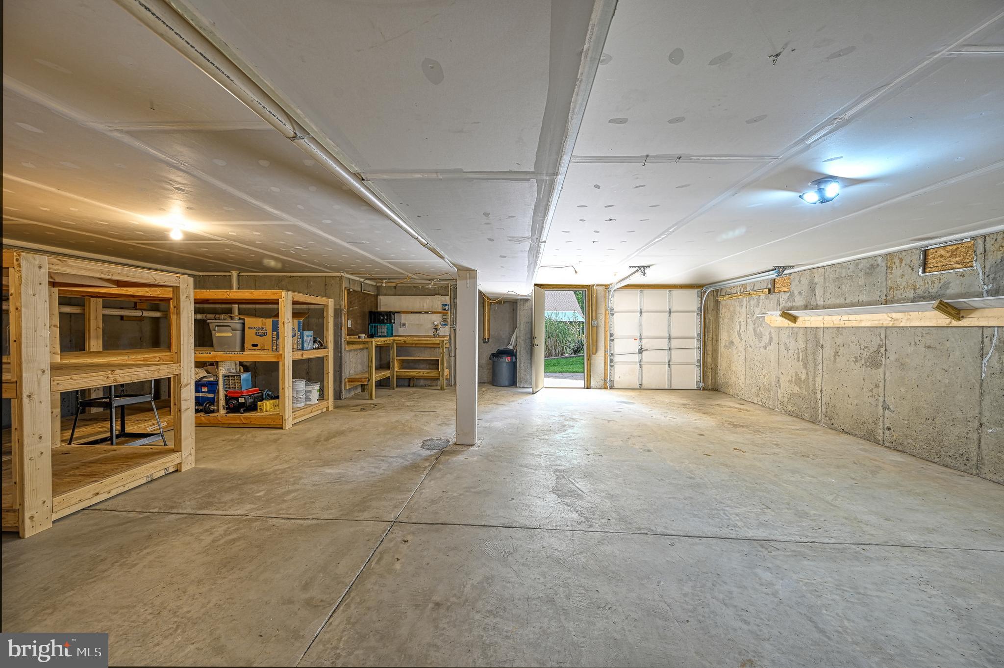 219 Oakwood Dr