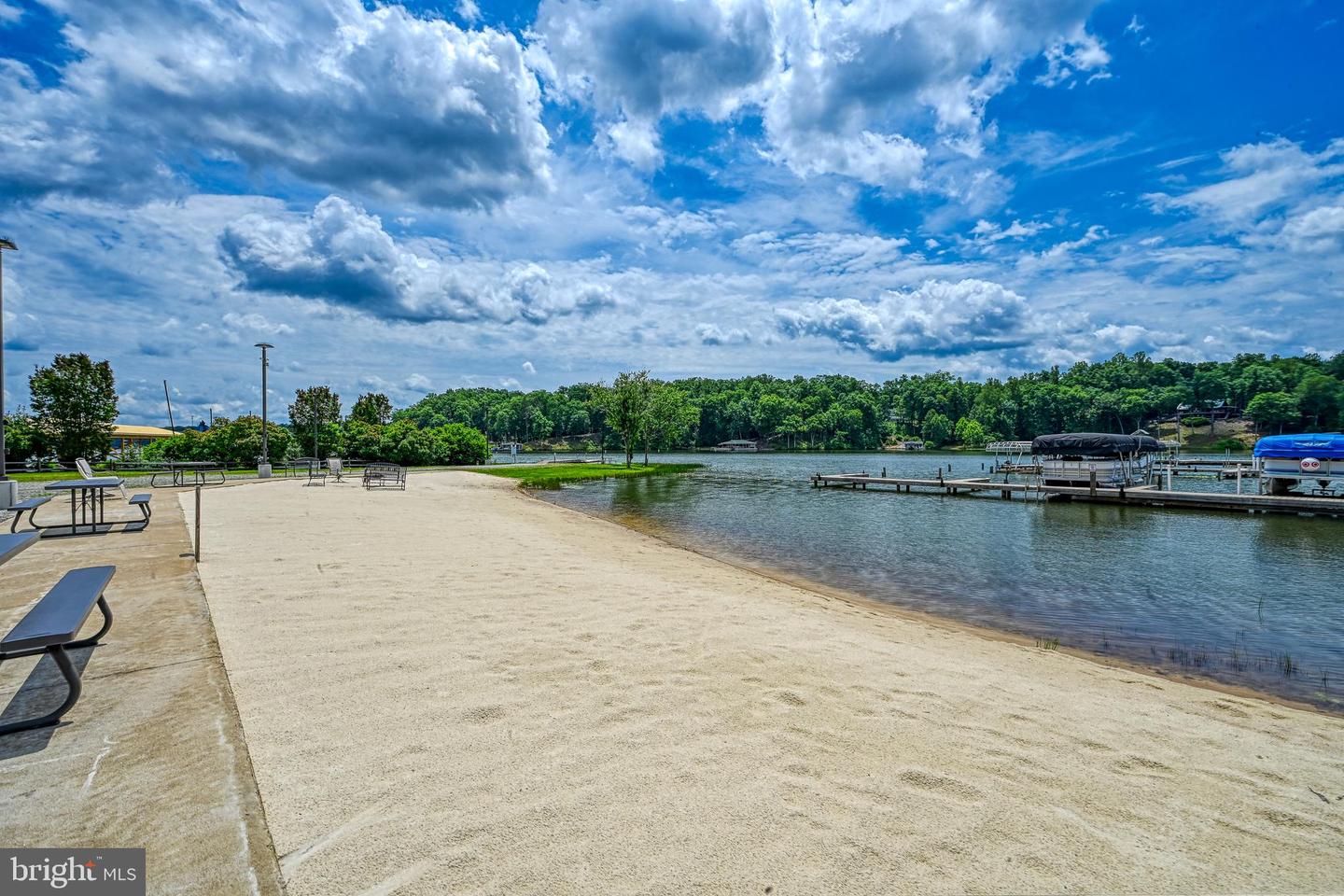 219 Oakwood Dr