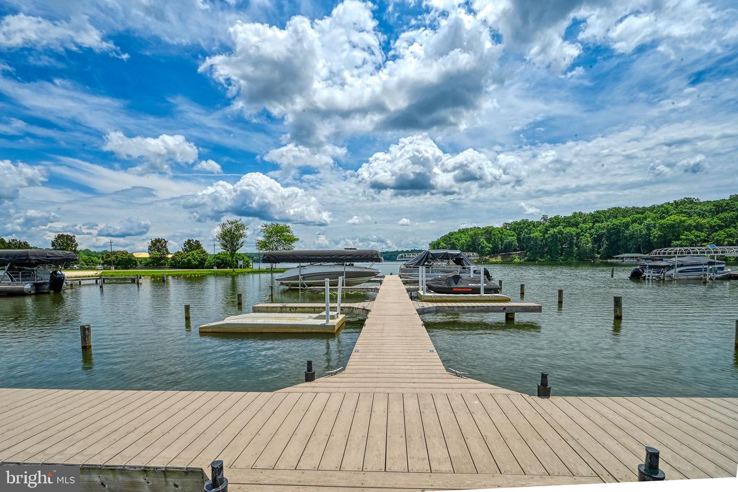219 Oakwood Dr