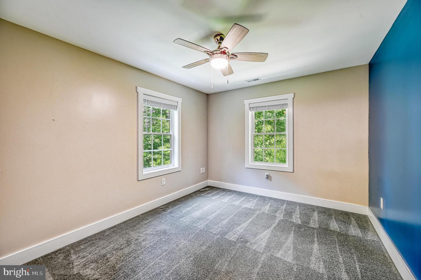 219 Oakwood Dr