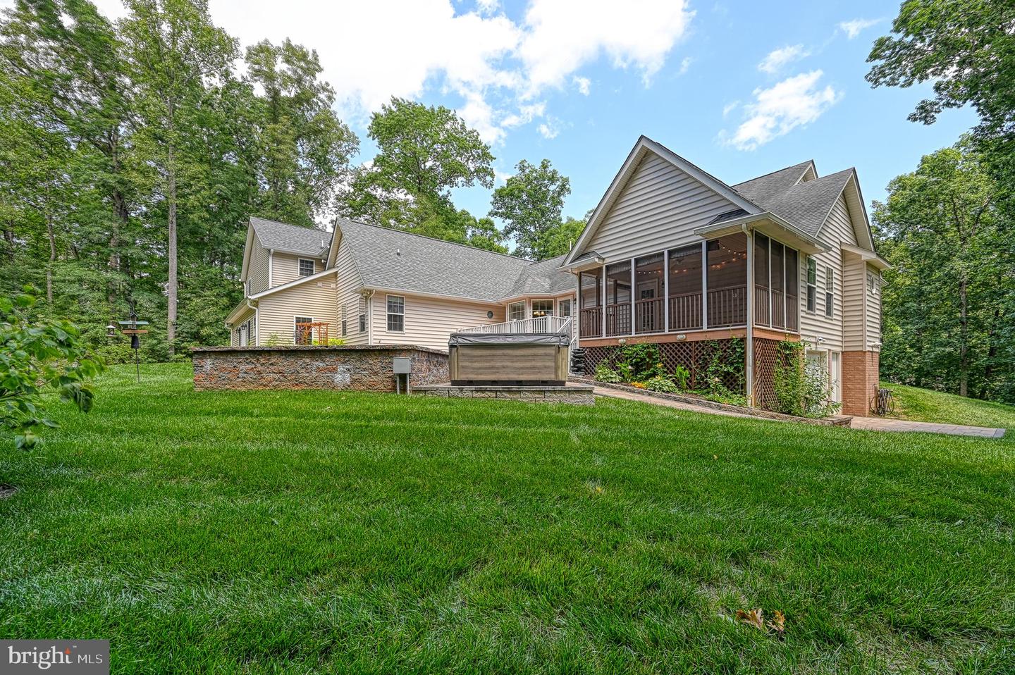 219 Oakwood Dr