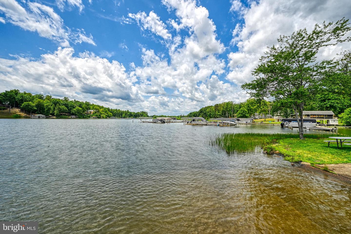 219 Oakwood Dr