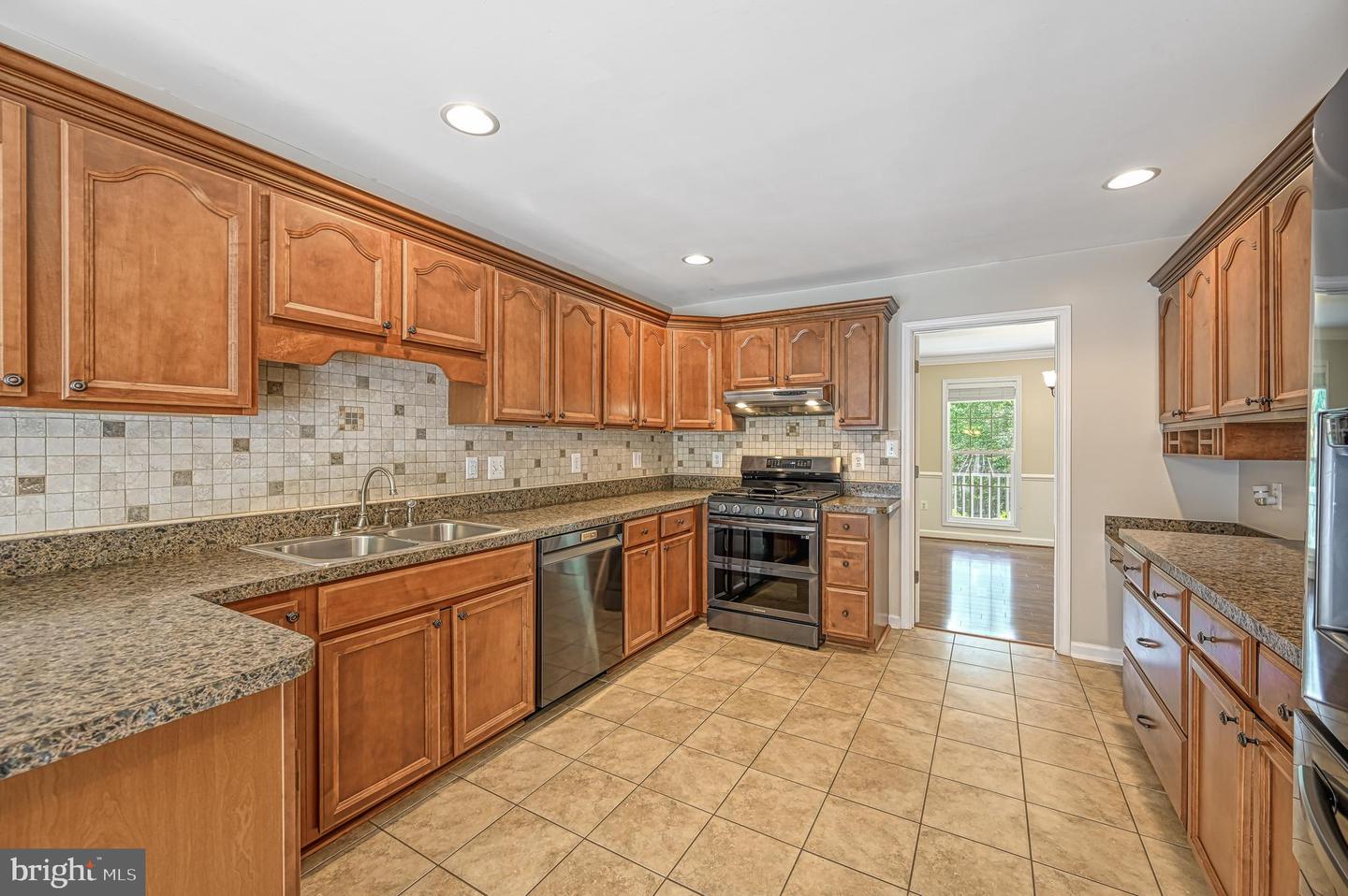 219 Oakwood Dr