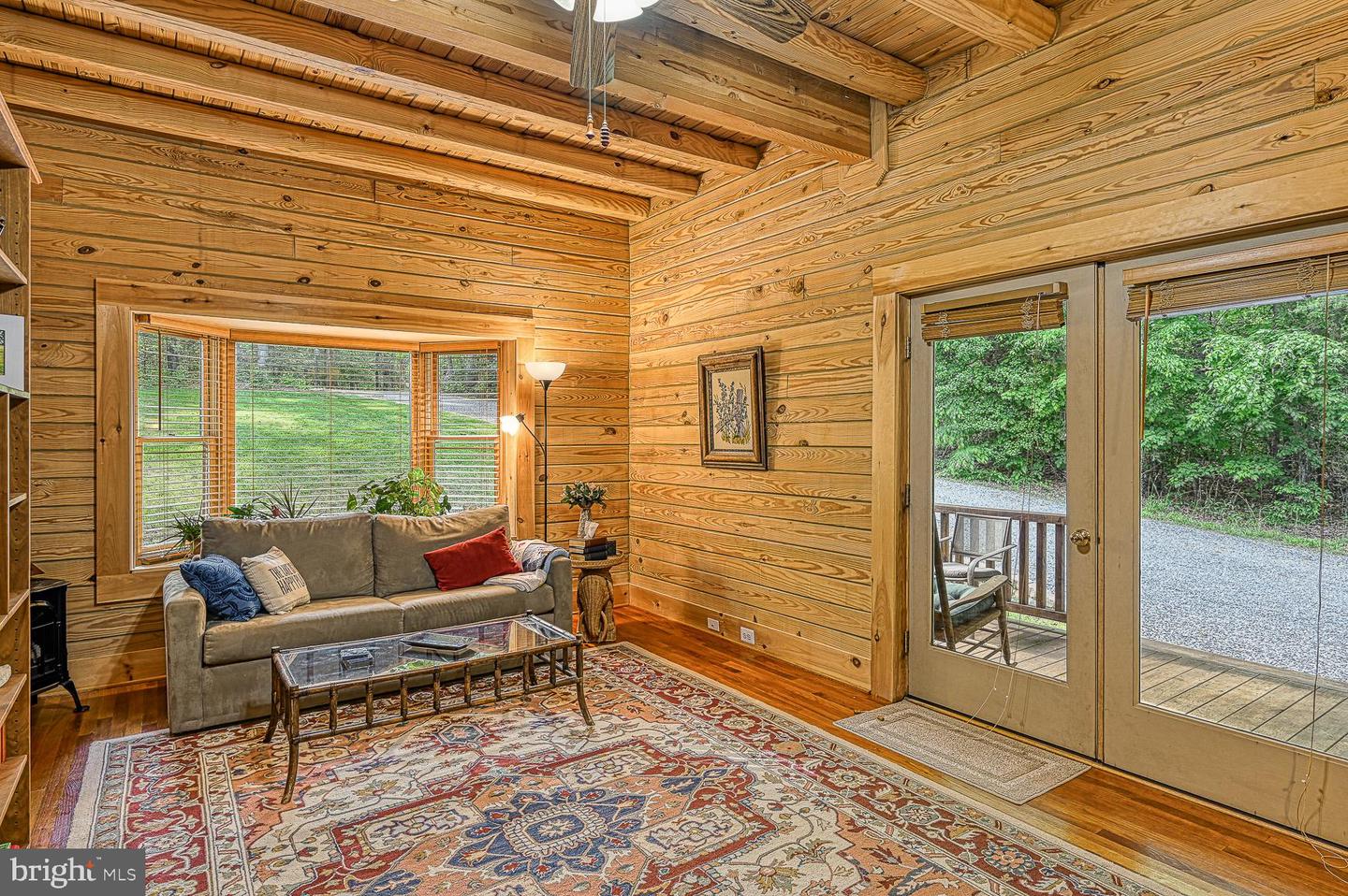 123 Shorewood Dr