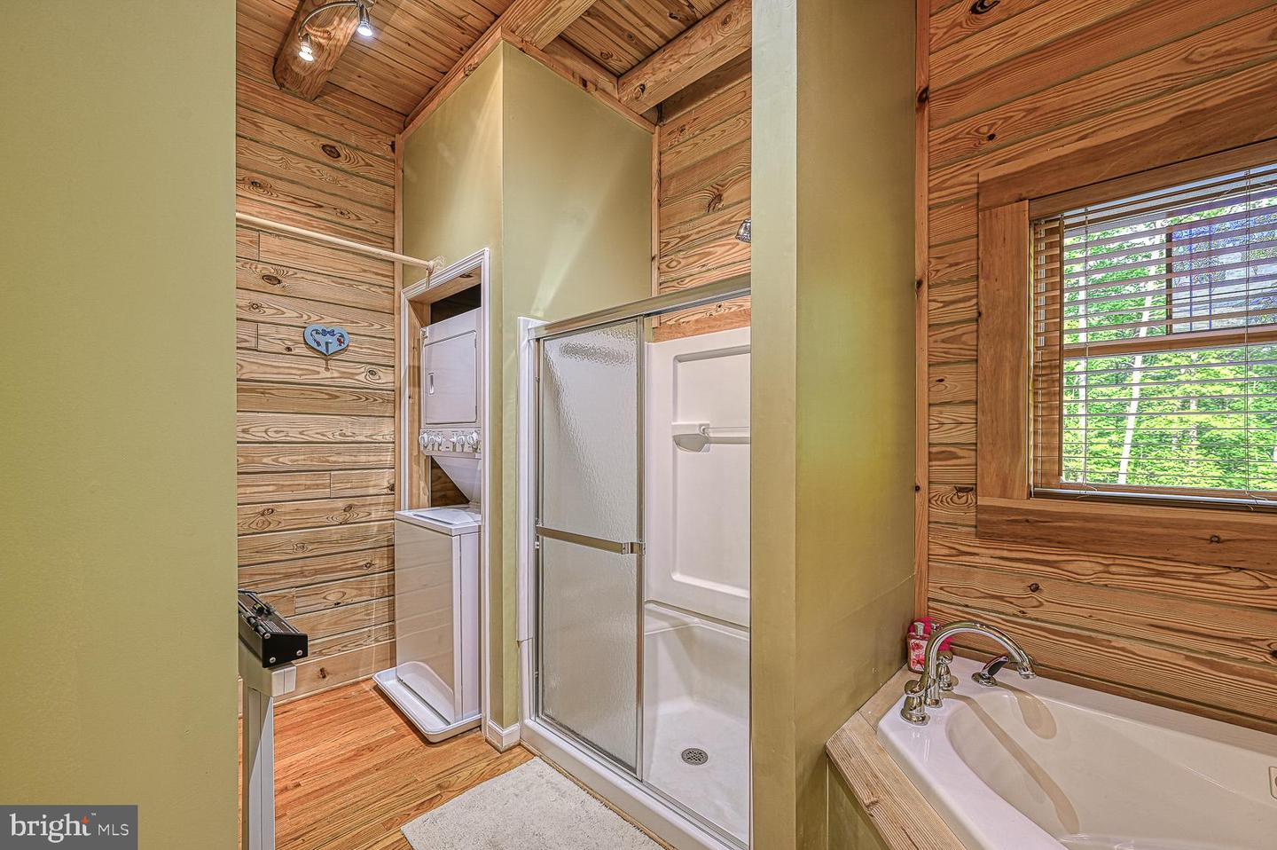 123 Shorewood Dr