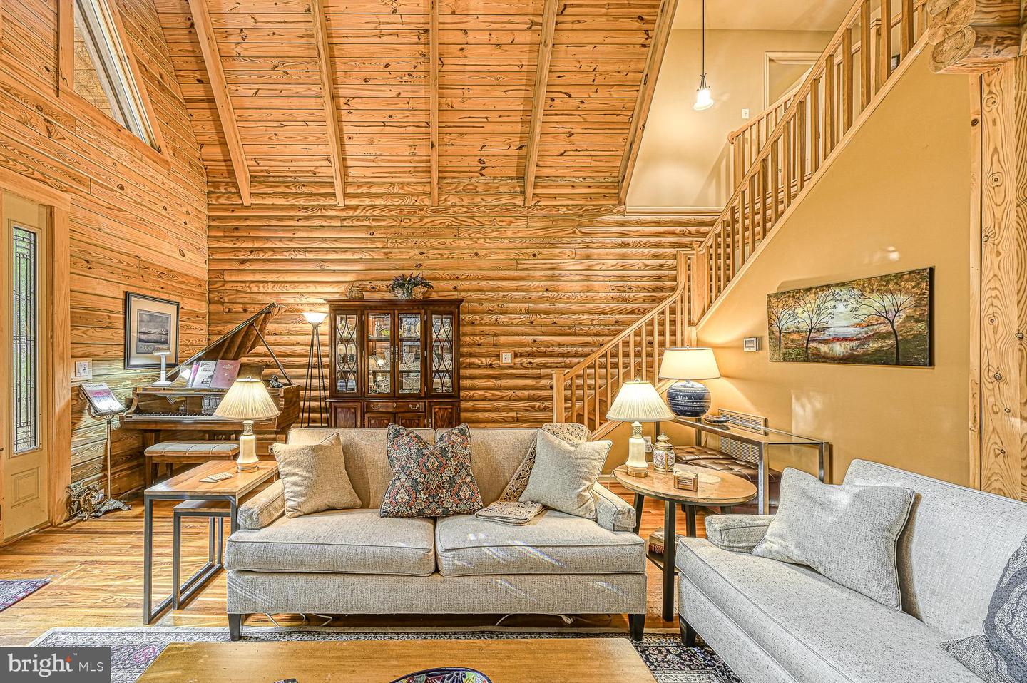 123 Shorewood Dr