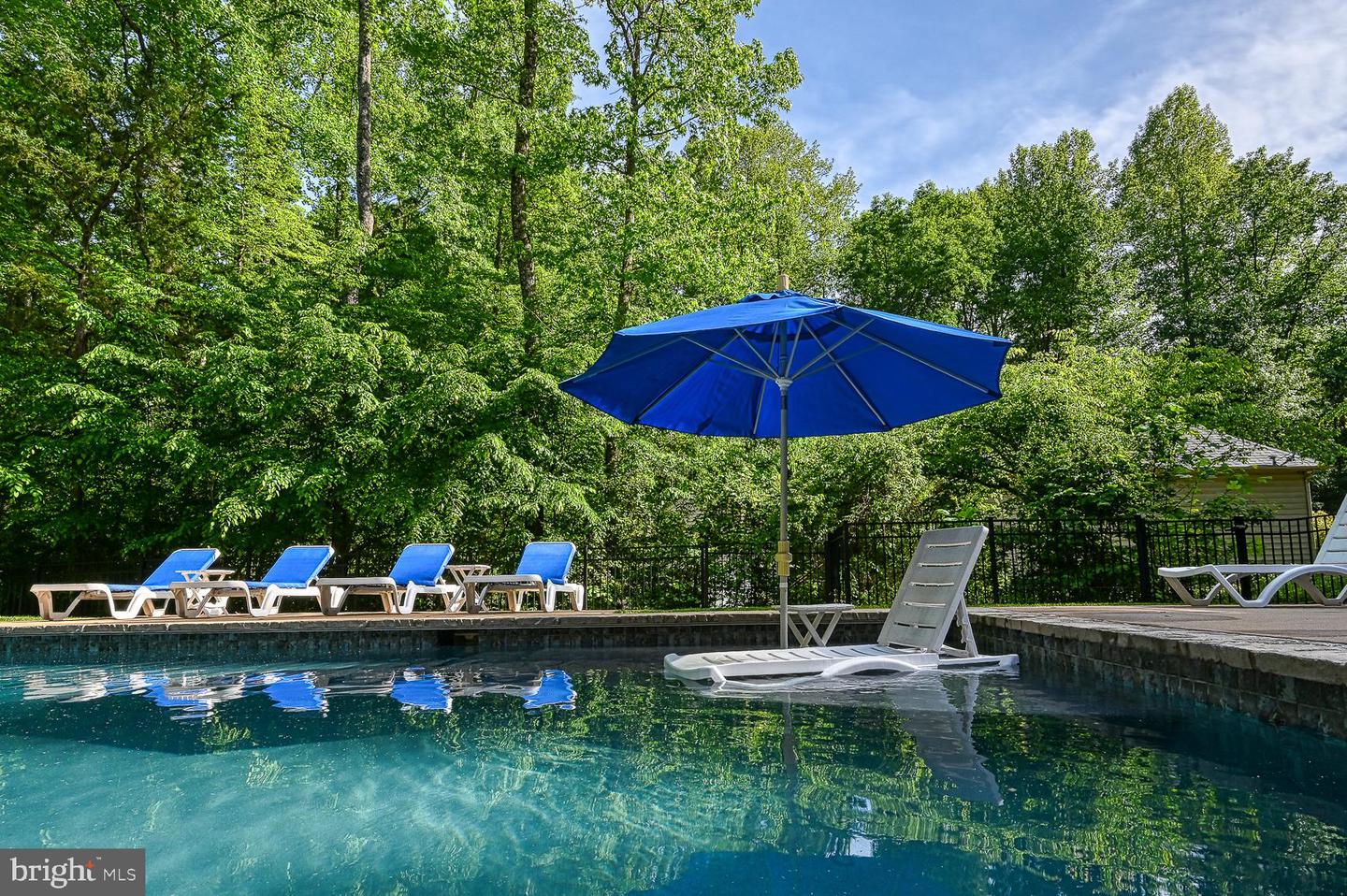 123 Shorewood Dr