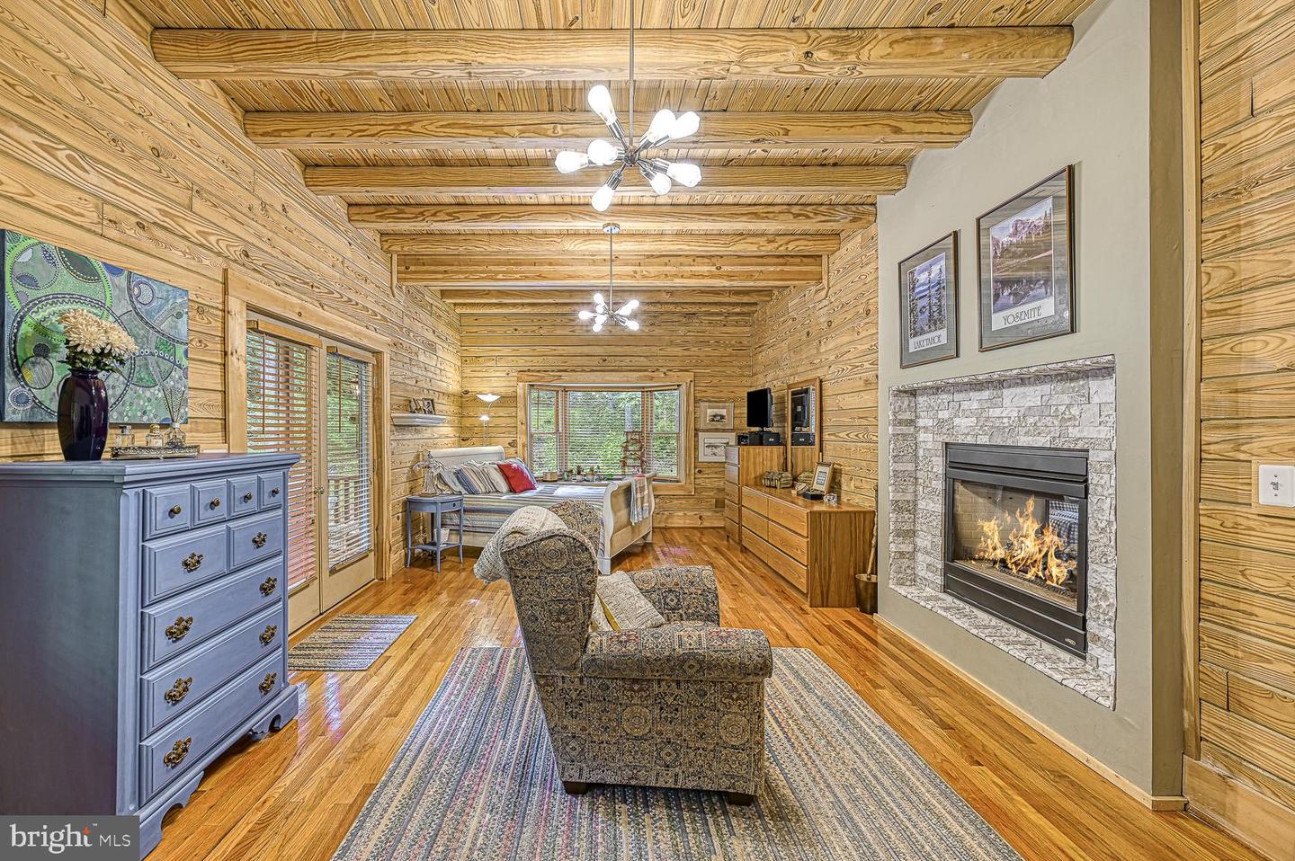 123 Shorewood Dr