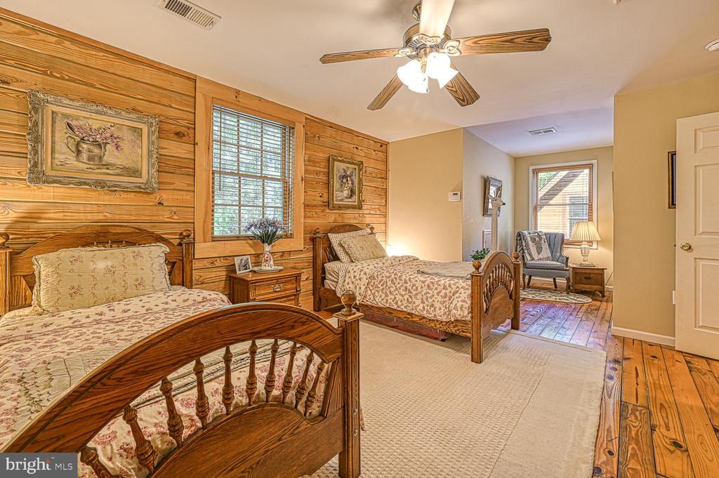 123 Shorewood Dr