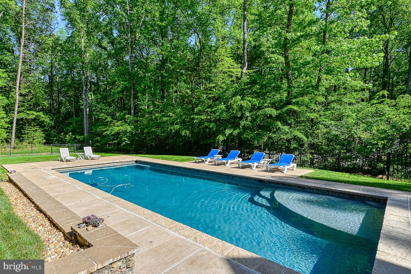 123 Shorewood Dr
