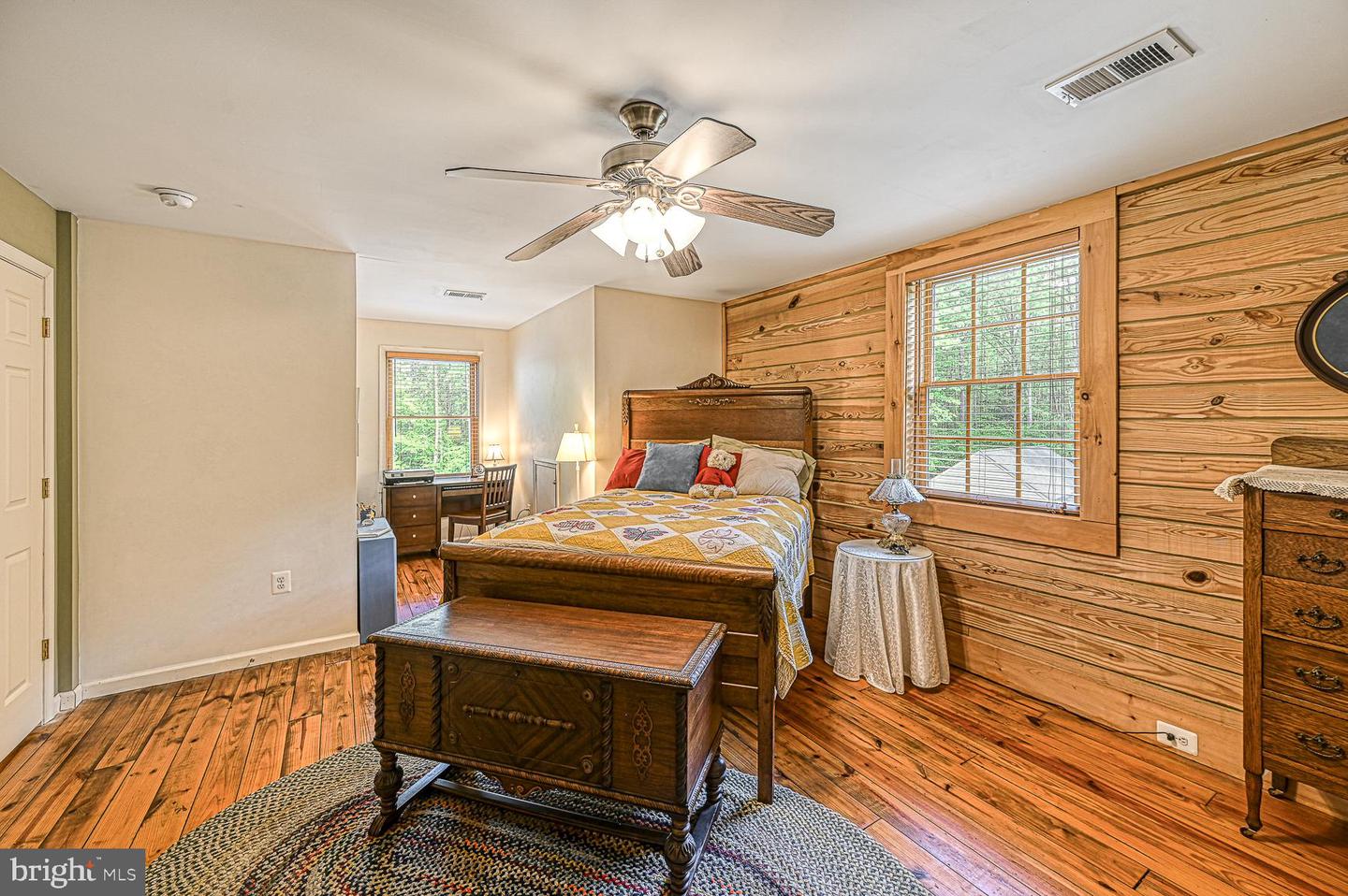 123 Shorewood Dr