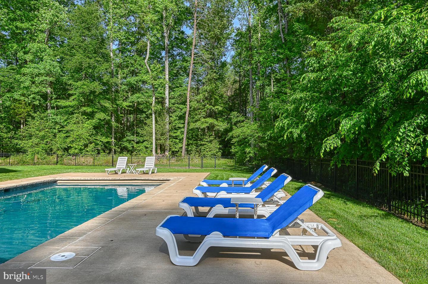 123 Shorewood Dr