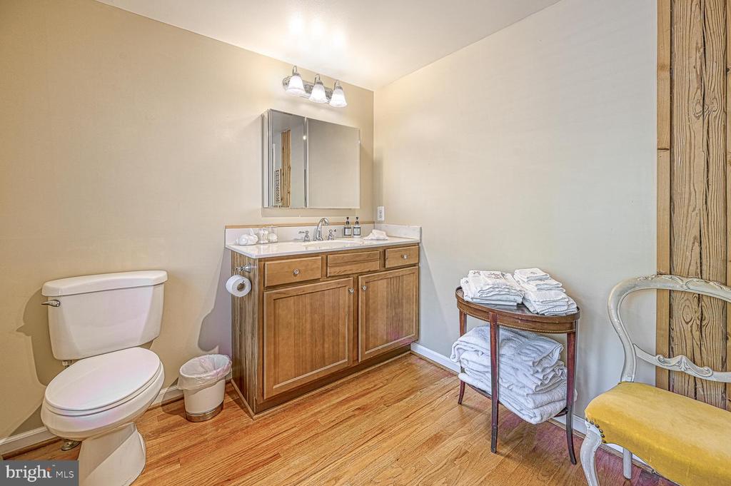 123 Shorewood Dr