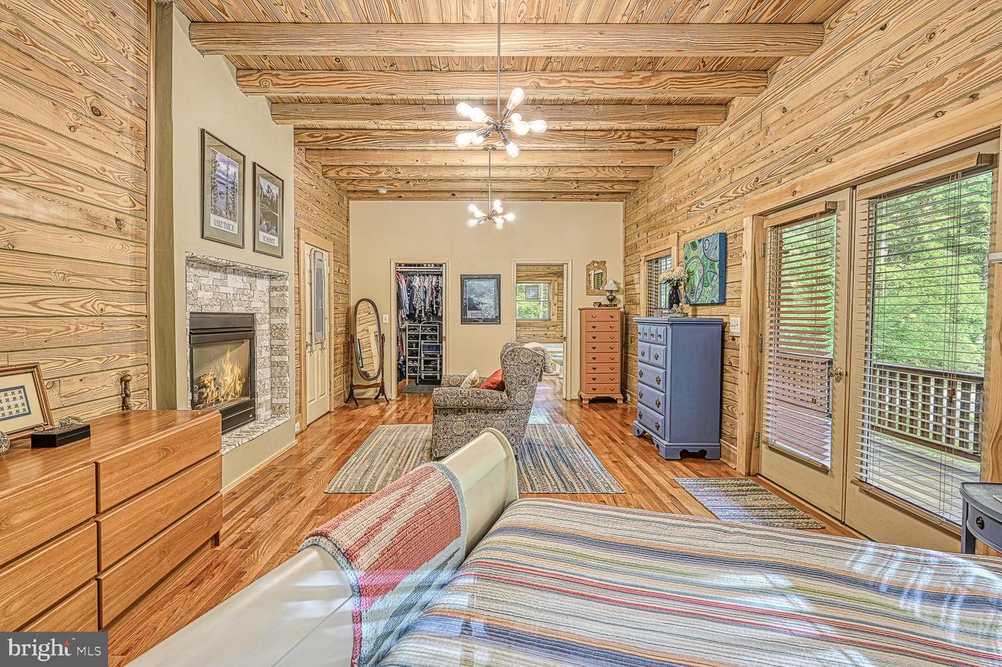 123 Shorewood Dr